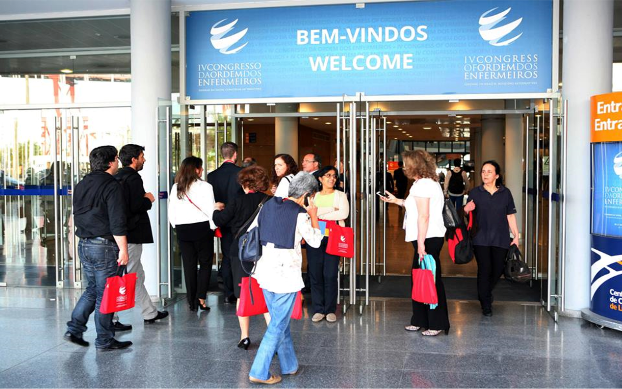 Apresentação e aconselhamento sobre os espaços de acordo com a temática do evento, local e budget